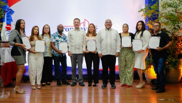 2 Microempresarios Reciben Creditos En Santiago Thumbnail 2 Microempresarios Reciben Creditos En Santiago Thumbnail